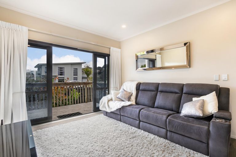 Photo of property in 2 Ellivani Rise, Pukekohe, 2120