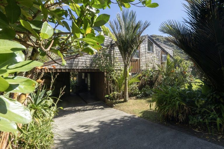 Photo of property in 126 Garden Road, Piha, New Lynn, 0772