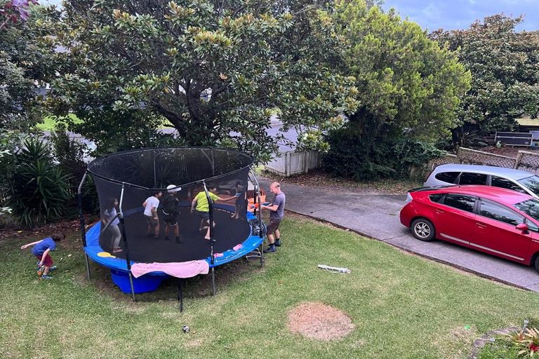 Photo of property in 6 Lemnos Place, Titirangi, Auckland, 0604