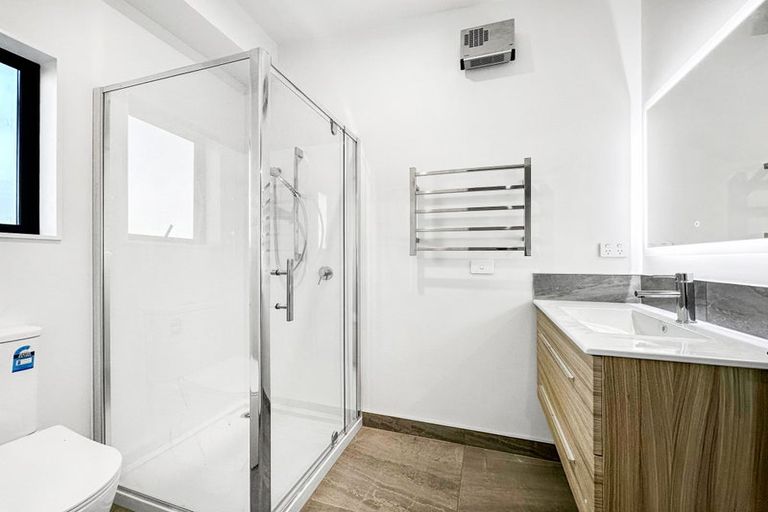 Photo of property in 2/34 Vagues Road, Northcote, Christchurch, 8052