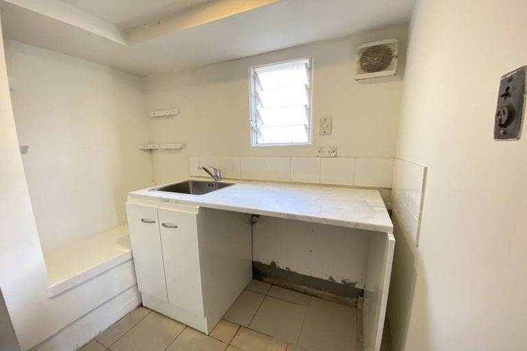 Photo of property in 54 Potter Avenue, Northcote, Auckland, 0627