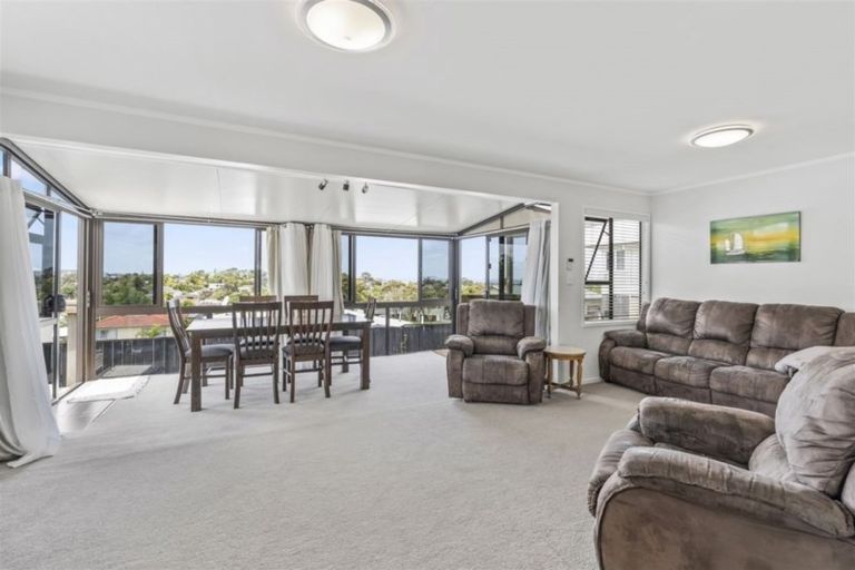 Photo of property in 28 Elizabeth Drive, West Harbour, Auckland, 0618