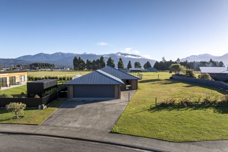 Photo of property in 19 Orbell Crescent, Te Anau, 9679