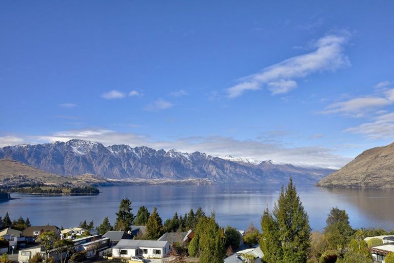 Photo of property in 6 Aspen Grove, Fernhill, Queenstown, 9300