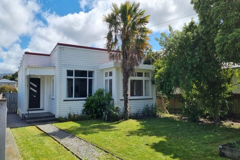 Photo of property in 28 Seddon Street, Wallaceville, Upper Hutt, 5018