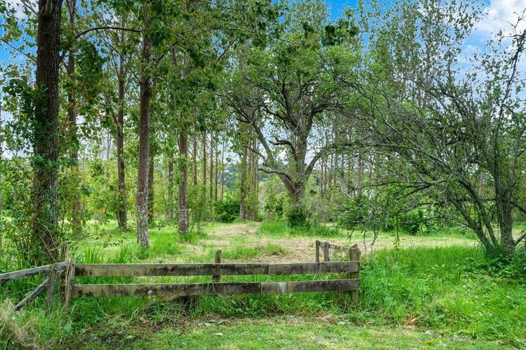 Photo of property in 96 Pomona Road, Kumeu, 0891