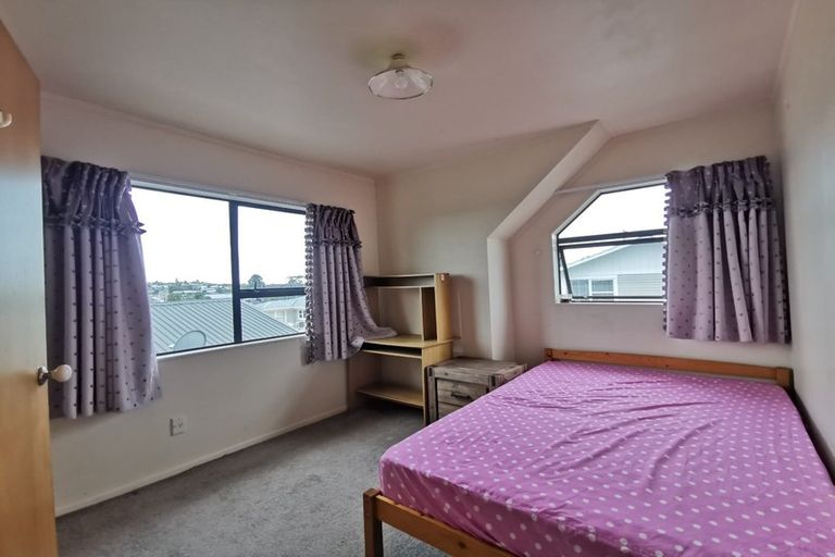 Photo of property in 2/14 James Street, Bayview, Auckland, 0629