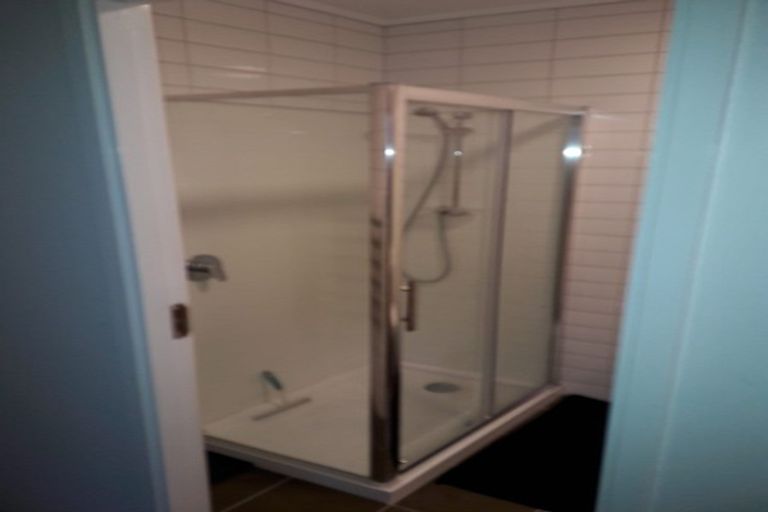 Photo of property in 2/2 Oriental Terrace, Mount Victoria, Wellington, 6011