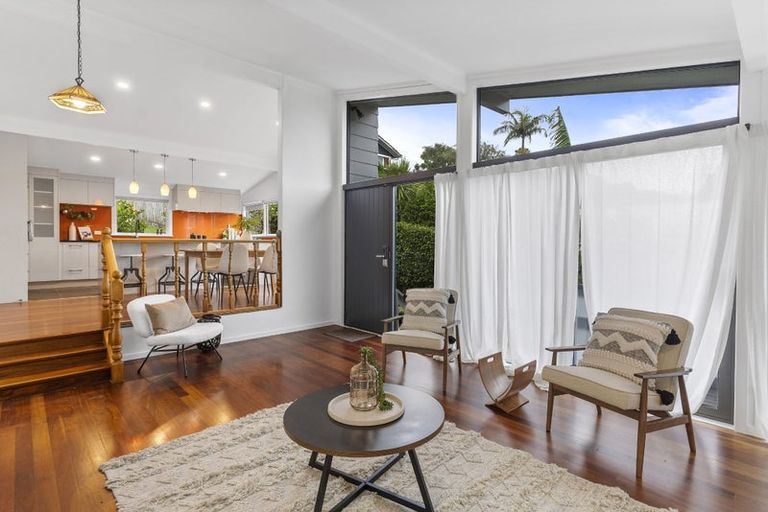 Photo of property in 3 Keldale Place, Forrest Hill, Auckland, 0620