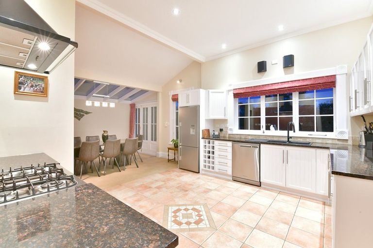 Photo of property in 141 Whangaparaoa Road, Red Beach, 0932