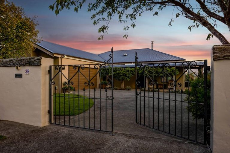 Photo of property in 35 Maire Street, Hawera, 4610