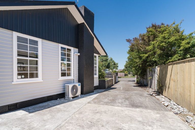 Photo of property in 12 Motuoapa Place, Kelvin Grove, Palmerston North, 4414