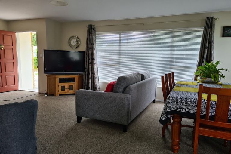 Photo of property in 17 Mckellar Place, Hornby, Christchurch, 8042