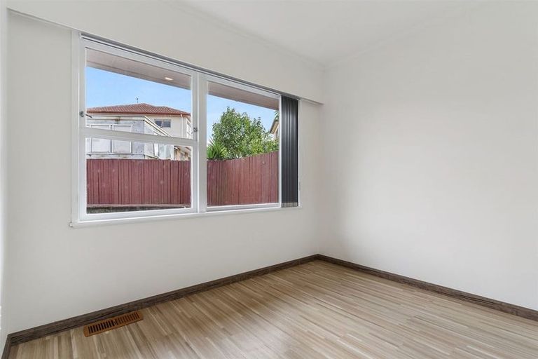 Photo of property in 176 Edmonton Road, Te Atatu South, Auckland, 0610