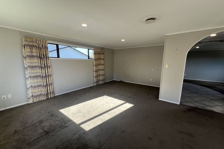 Photo of property in 18 Deodar Place, Totara Heights, Auckland, 2105