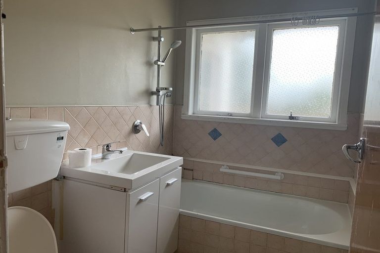 Photo of property in 2/70 Station Road, Papatoetoe, Auckland, 2025