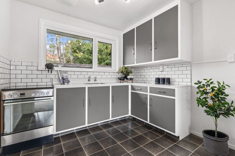 Photo of property in 2/77 Denise Crescent, Hornby, Christchurch, 8042