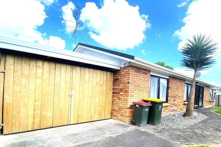 Photo of property in 1/15 Kurnell Drive, Botany Downs, Auckland, 2010