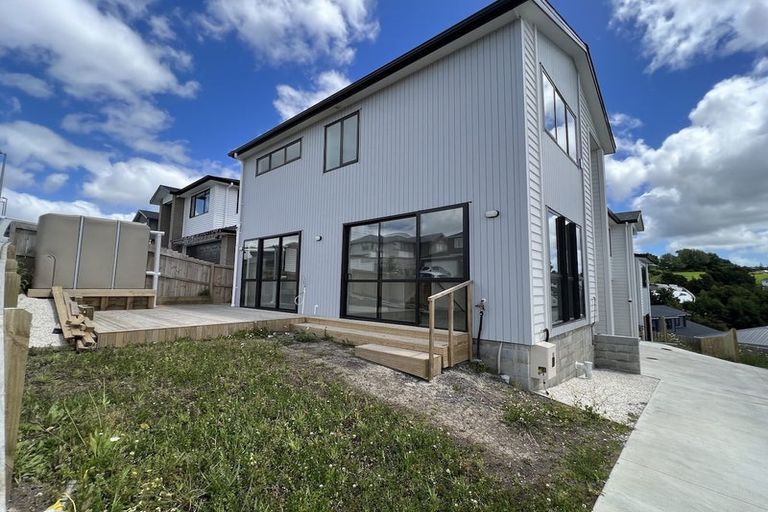 Photo of property in 38a Mcwhirters Farm Lane, Massey, Auckland, 0614