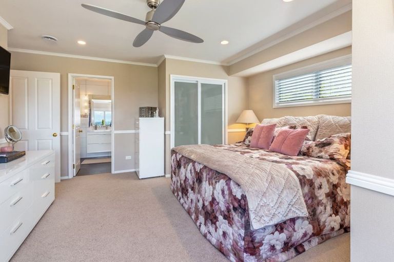 Photo of property in 2 Krissell Place, Acacia Bay, Taupo, 3330