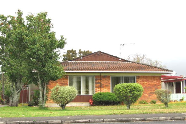 Photo of property in 51 Tirimoana Road, Te Atatu South, Auckland, 0602