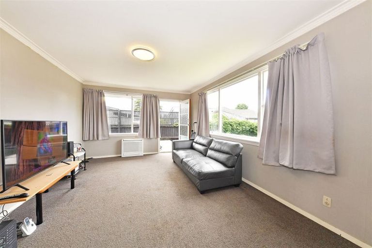 Photo of property in 2/187a Matsons Avenue, Papanui, Christchurch, 8053