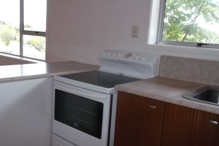 Photo of property in 31 Wyoming Avenue, Murrays Bay, Auckland, 0630