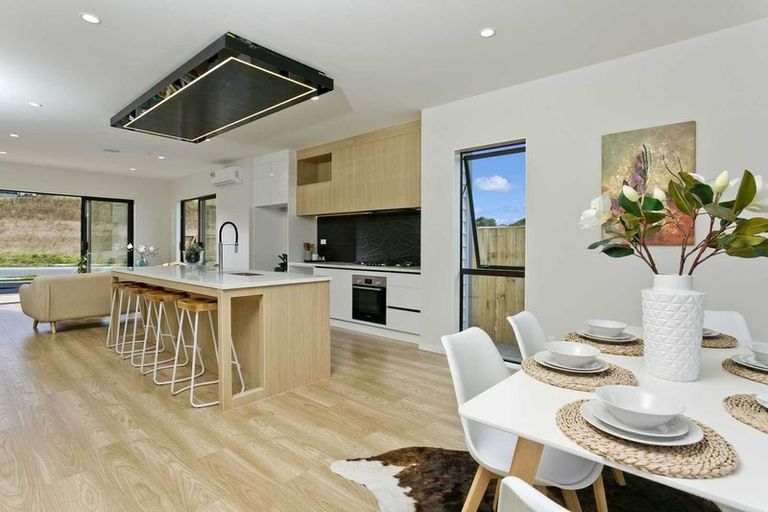 Photo of property in 18 Surf View Crescent, Red Beach, 0932