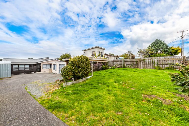 Photo of property in 70 Wade River Road, Stanmore Bay, Whangaparaoa, 0932
