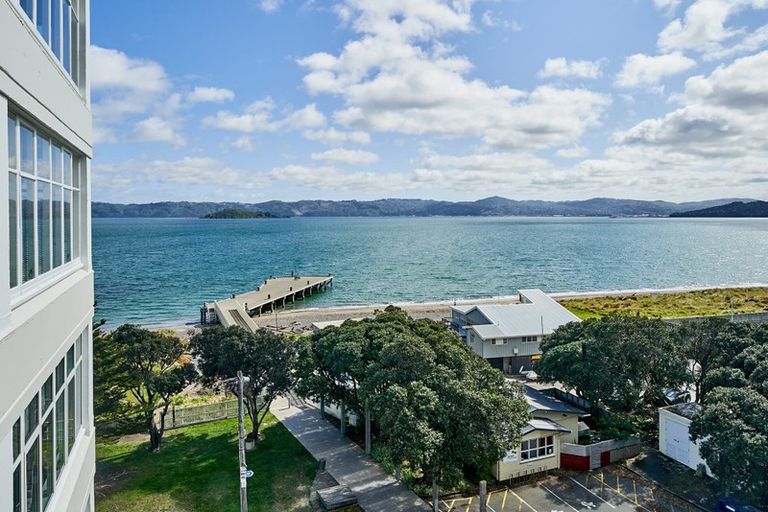 Photo of property in Rona House, 33 Rimu Street, Eastbourne, Lower Hutt, 5013