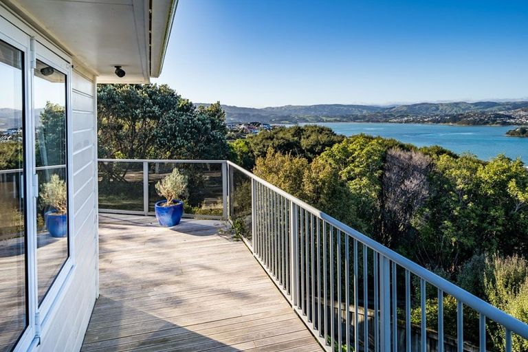Photo of property in 71 Mana View Road, Paremata, Porirua, 5026