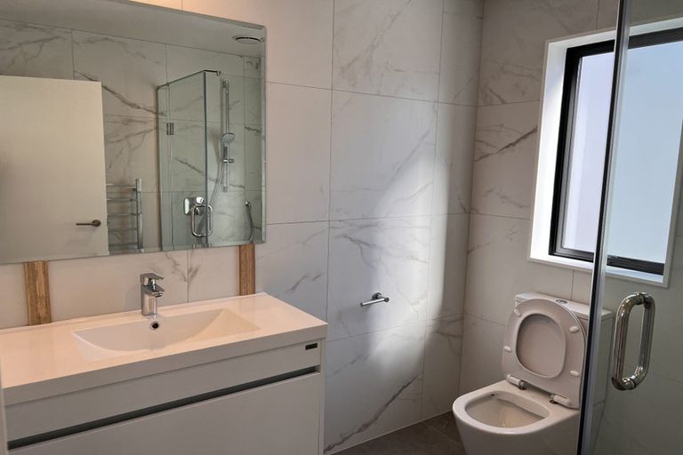 Photo of property in 1/39 Graham Avenue, Te Atatu Peninsula, Auckland, 0610