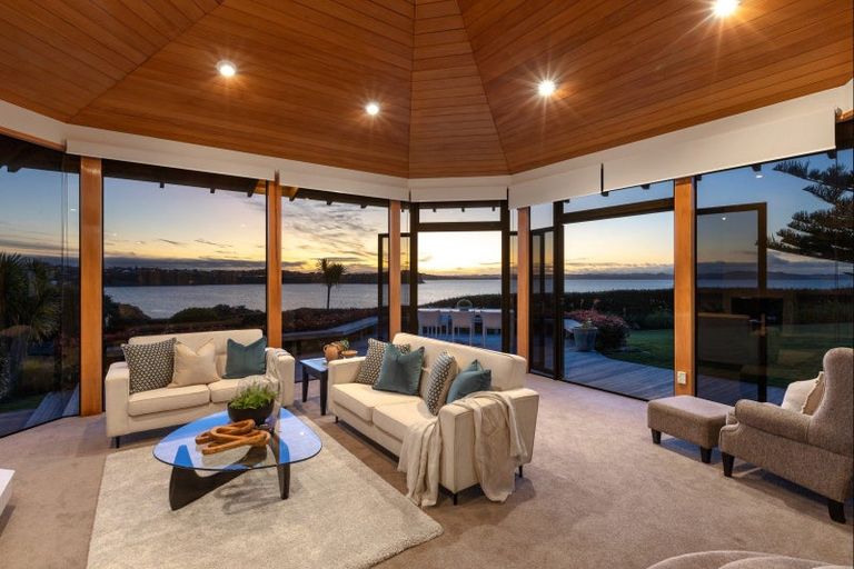 Photo of property in 26 The Crescent, Tindalls Beach, Whangaparaoa, 0930