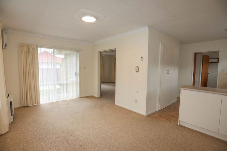 Photo of property in 6 Karnak Crescent, Russley, Christchurch, 8042