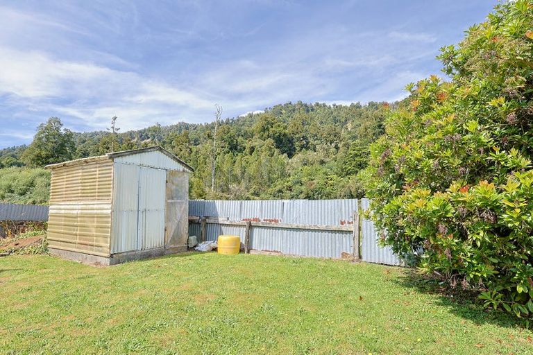 Photo of property in 65 Main Road, Harihari, 7884