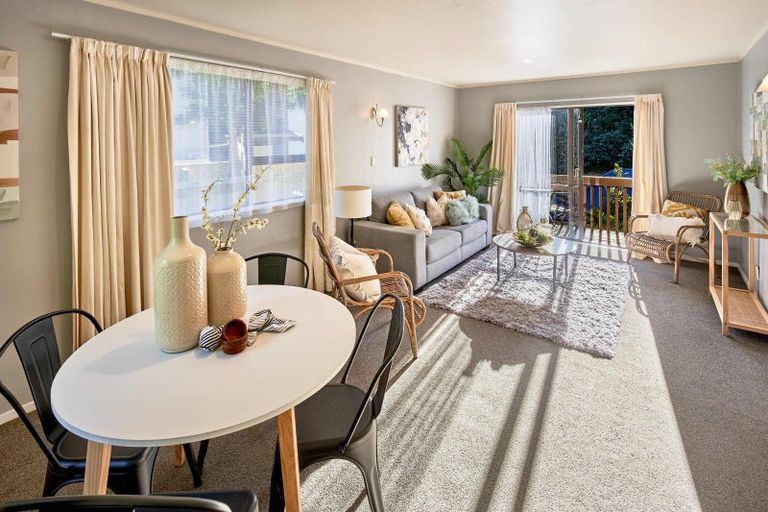 Photo of property in 72b Newlands Road, Newlands, Wellington, 6037