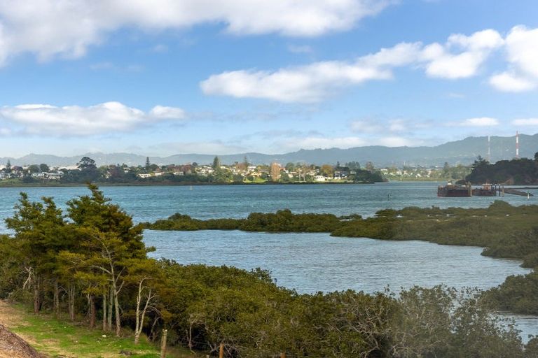 Photo of property in 4/4 Limestone Drive, Hobsonville, 0616