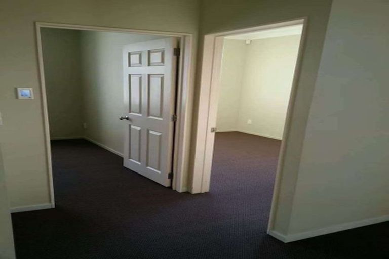 Photo of property in 2 Ballyward Close, East Tamaki, Auckland, 2013