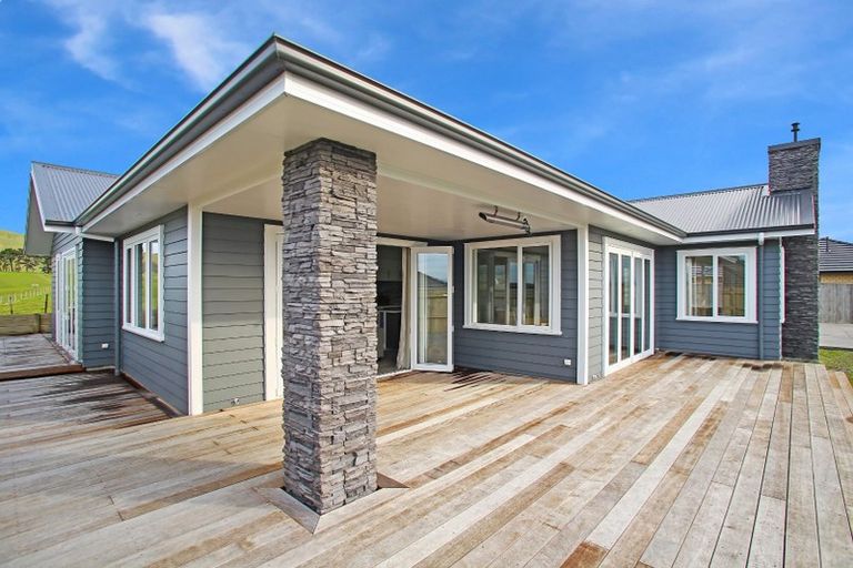 Photo of property in 15 Cyprus Place, Fitzherbert, Palmerston North, 4410
