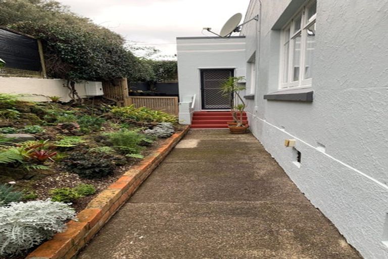 Photo of property in 1/64 Victoria Road, Devonport, Auckland, 0624
