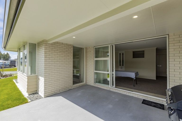 Photo of property in 33 Noumea Drive, Rangatira Park, Taupo, 3330