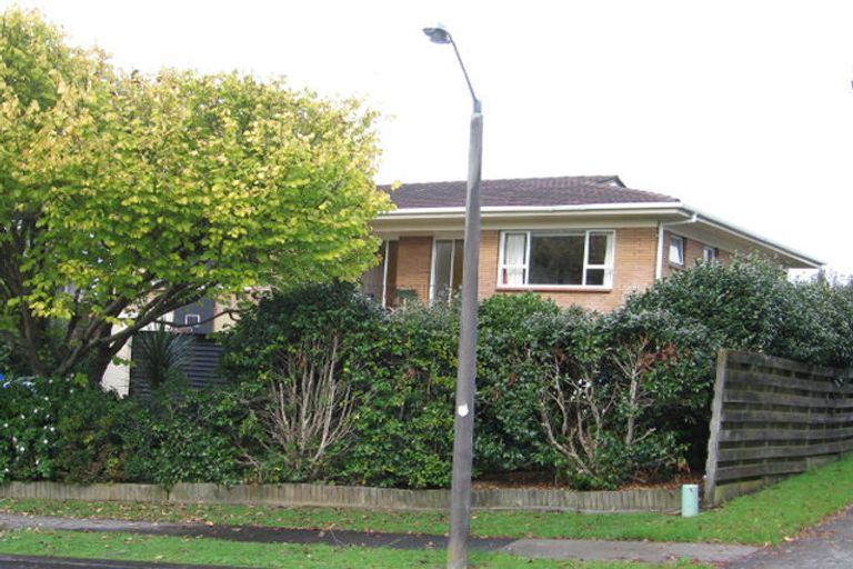 Photo of property in 25 La Perouse Street, Botany Downs, Auckland, 2010