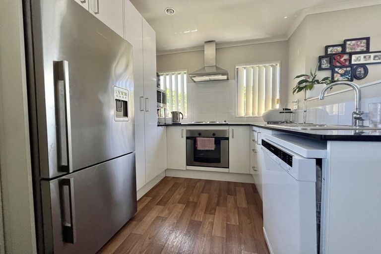 Photo of property in 5 Waipani Road, Te Atatu Peninsula, Auckland, 0610