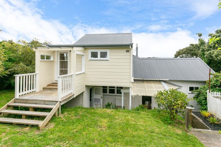 Photo of property in 52 Totara Road, Miramar, Wellington, 6022