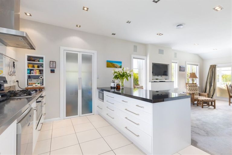 Photo of property in 4 Bradshaw Terrace, Riccarton, Christchurch, 8011