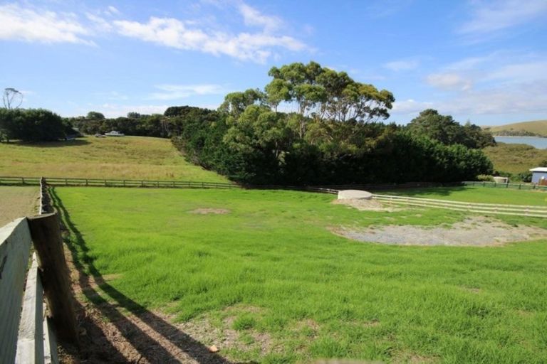 Photo of property in 4 Heaths Way, Pahi, Paparoa, 0571