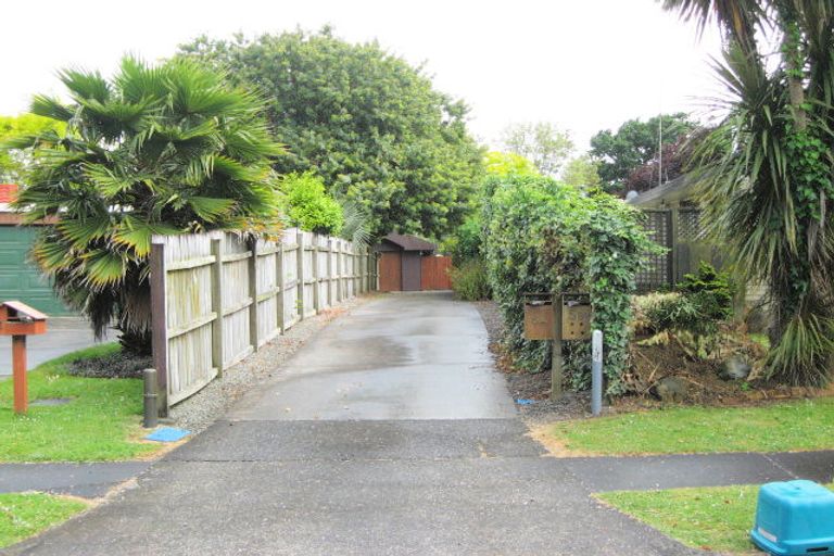 Photo of property in 5a Corolu Place, Conifer Grove, Takanini, 2112