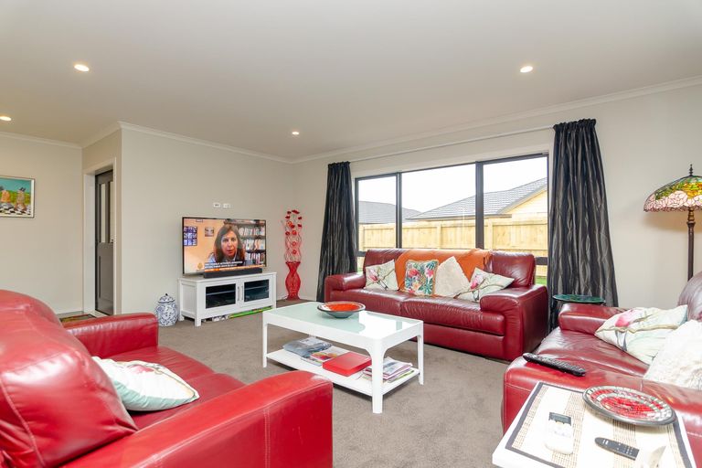 Photo of property in 27 Feist Street, Carterton, 5713