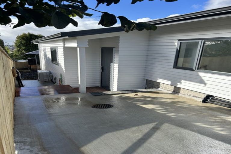 Photo of property in 6a Zingaro Place, Massey, Auckland, 0614