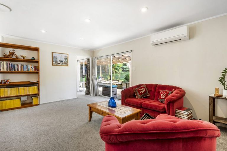 Photo of property in 2/31 Sispara Place, Beach Haven, Auckland, 0626
